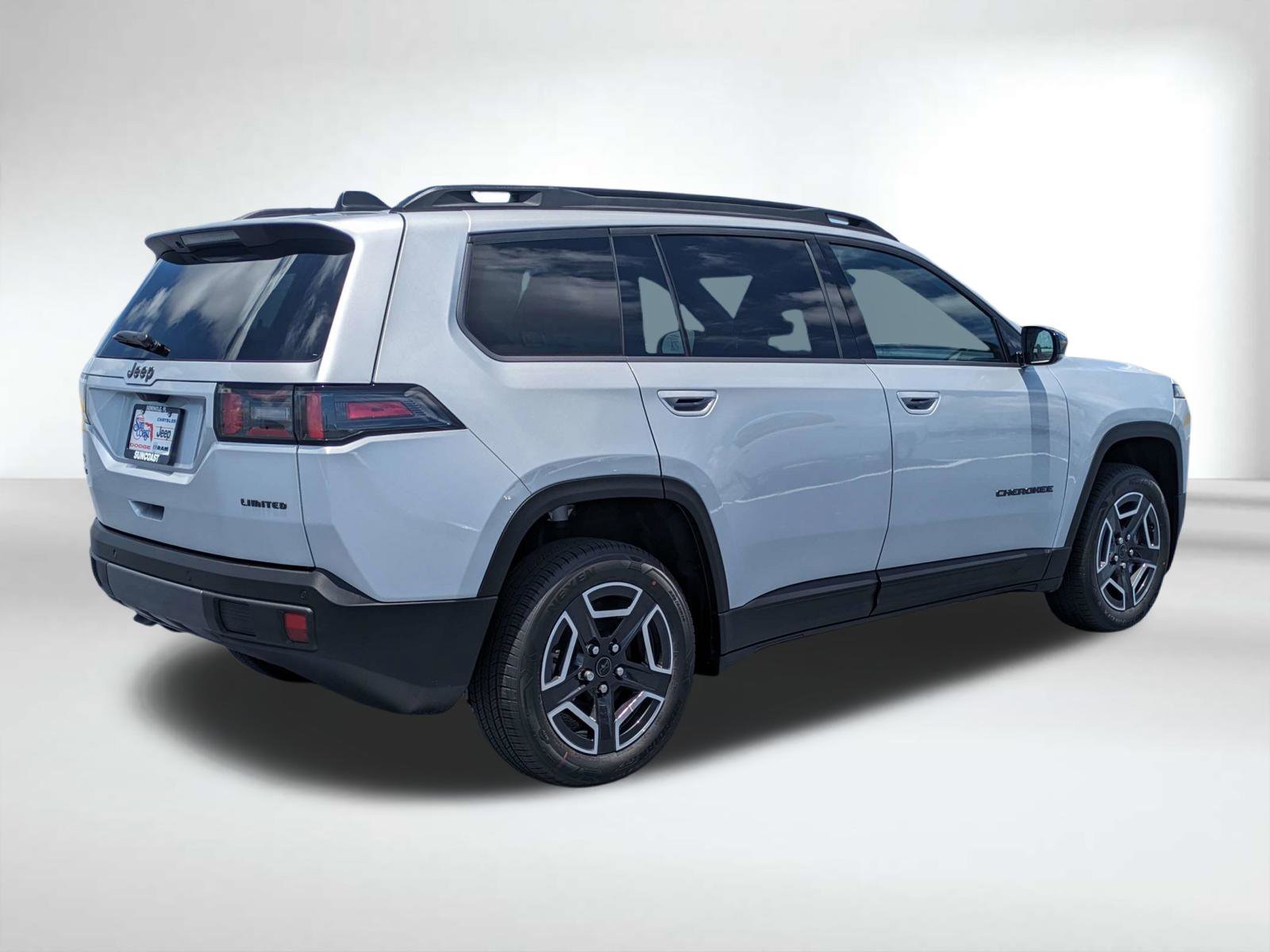 New 2026 Silver Zynith Clear-Coat Exterior Paint Jeep Limited image 4