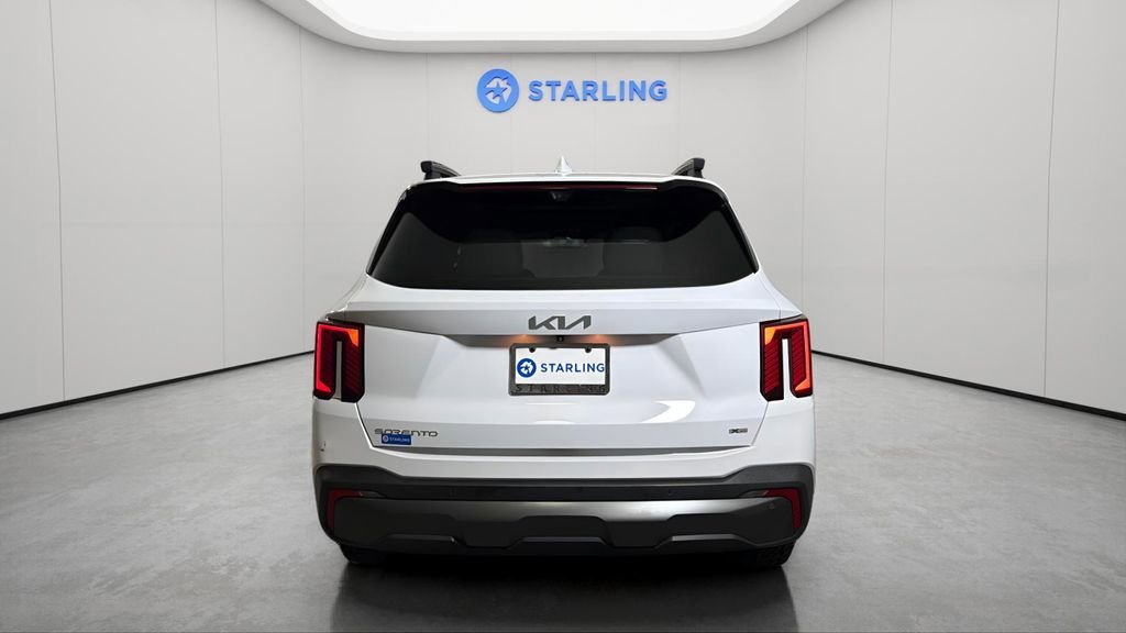 Used 2024 White Kia X-Pro SX Prestige image 8