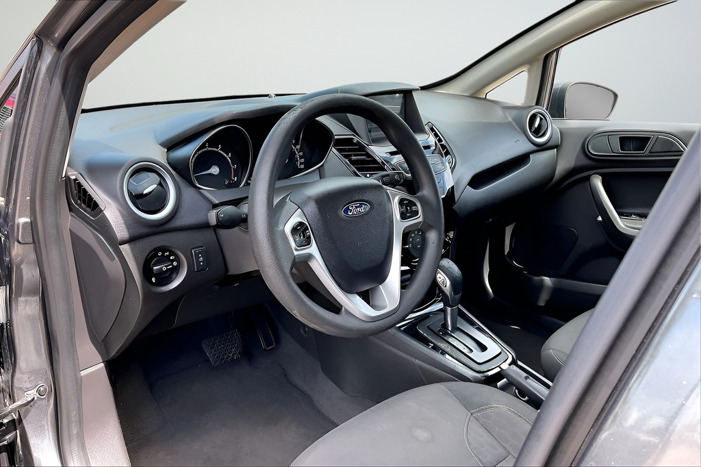 Used 2019 Gray Ford SE image 14