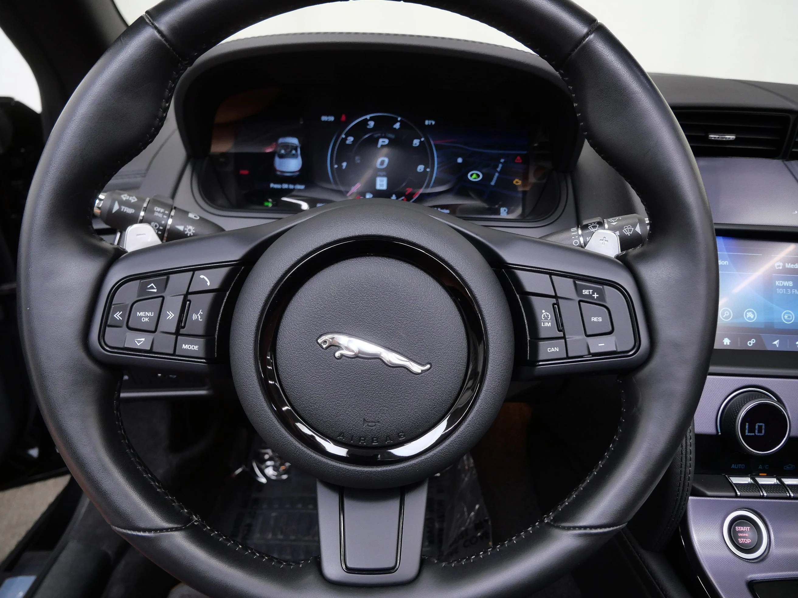Used 2023  Jaguar P450 image 28