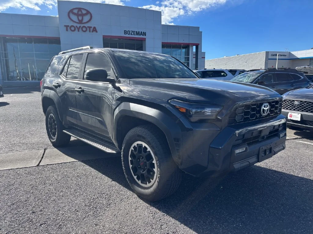 Used 2025  Toyota SR5 image 1