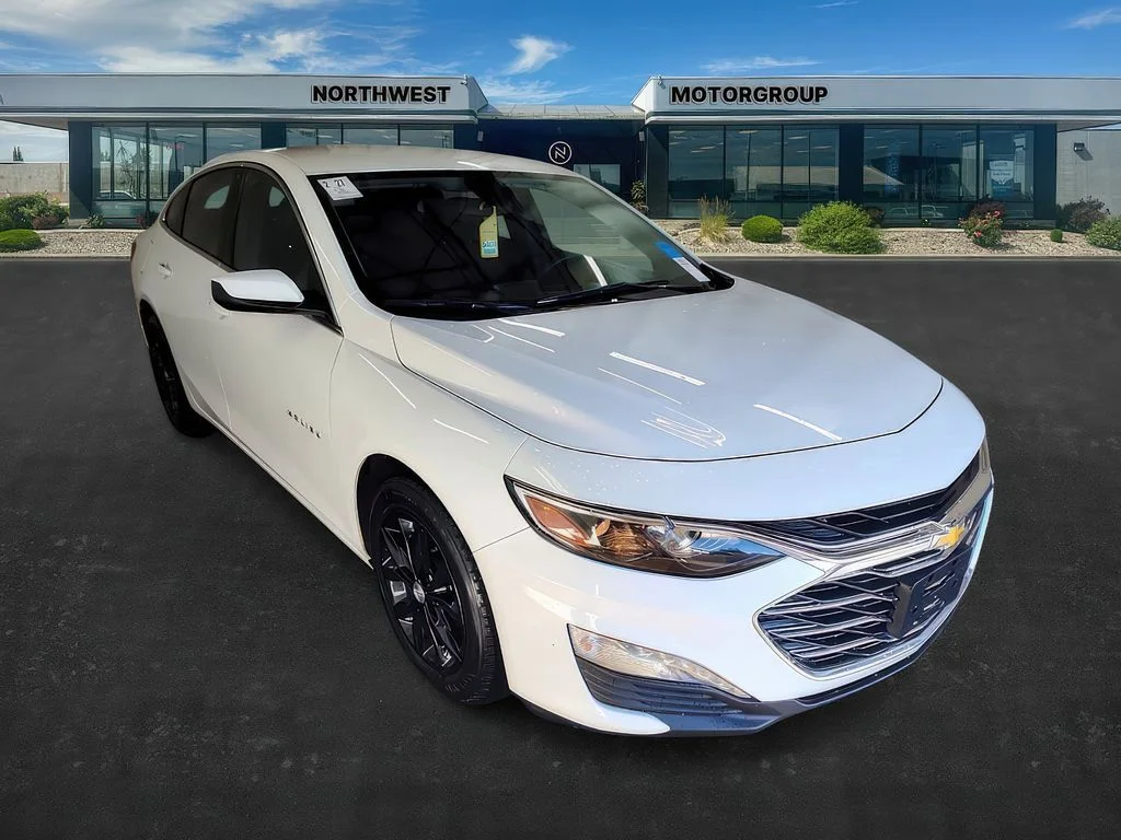 2022 Chevrolet Malibu LT's photo