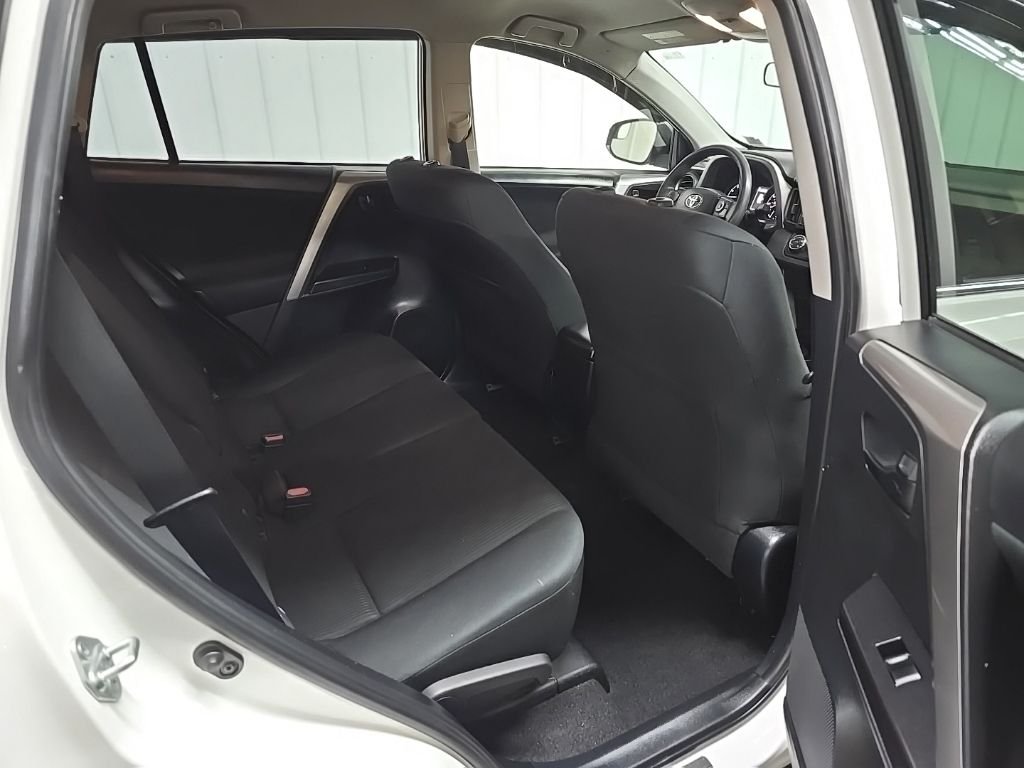 Used 2017 White Toyota LE image 17