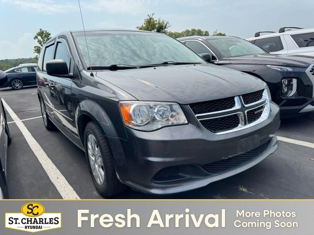 Used 2017 Gray Dodge SE image 1
