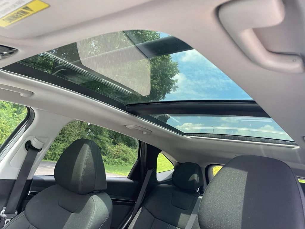 Used 2022 Silver Hyundai SEL Convenience image 19