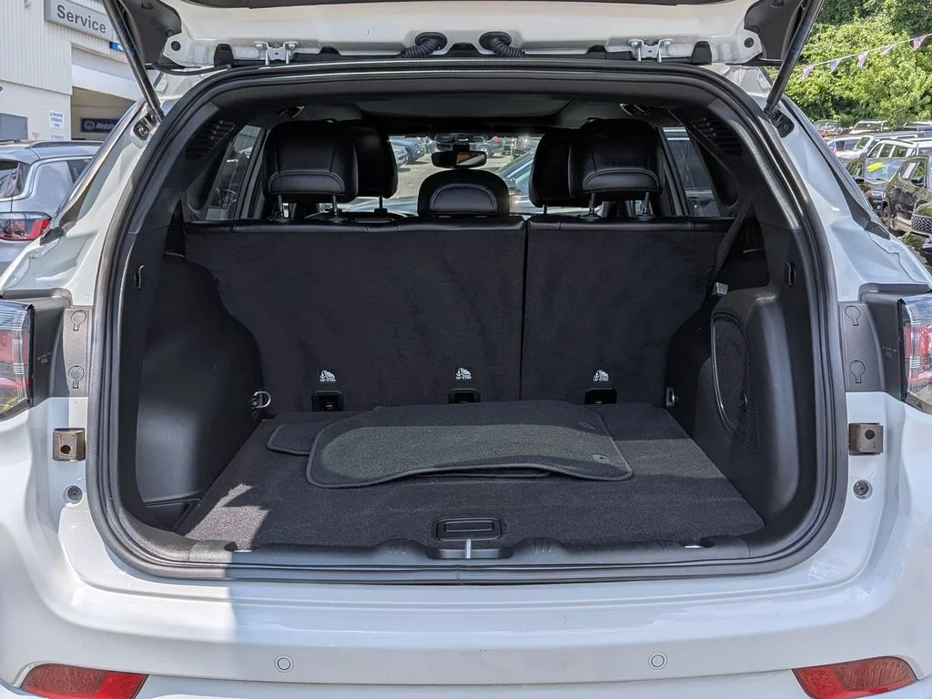 Used 2023 White Jeep Limited image 7