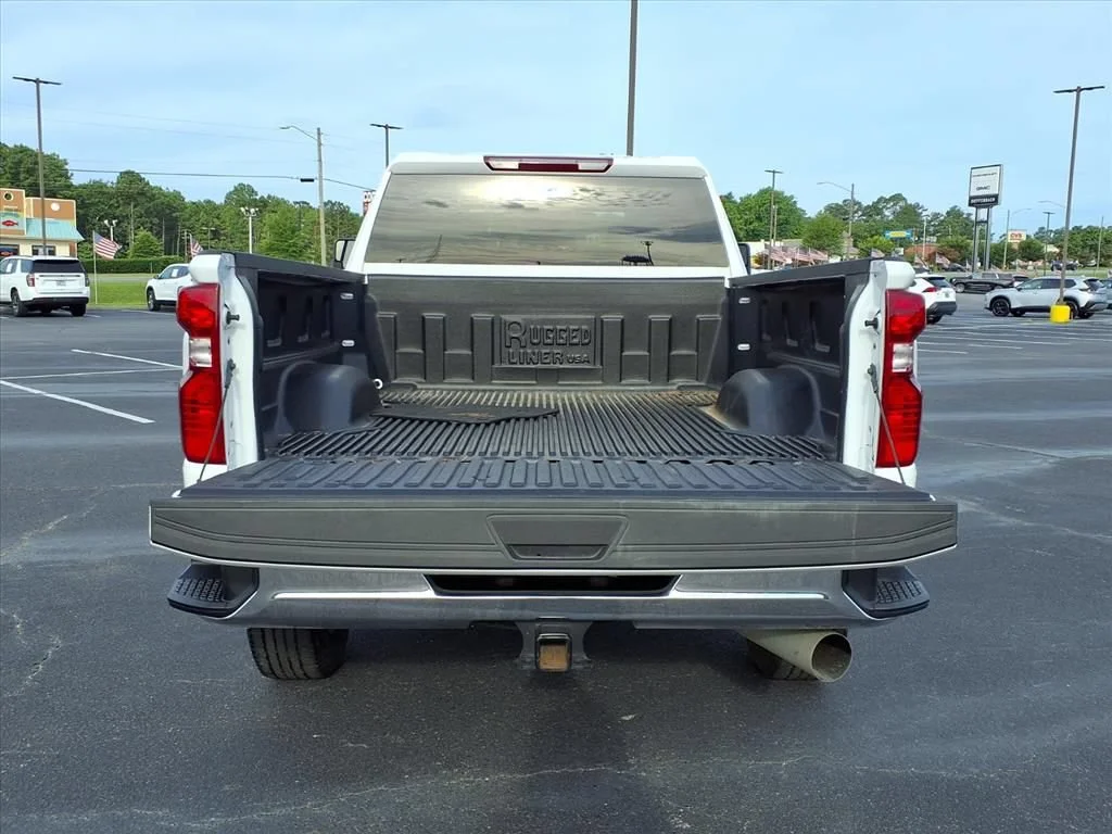 Used 2025 Summit White Chevrolet LT image 21