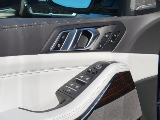 Used 2026 Blue BMW xDrive40i image 18