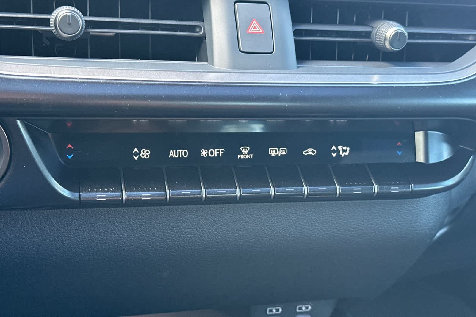 2025 Lexus UX 300h Premium - Photo 13