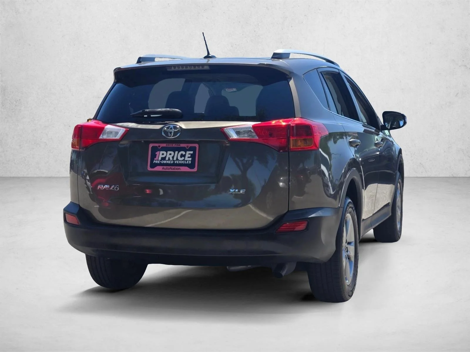 Used 2015 Pyrite Mica Toyota XLE image 9