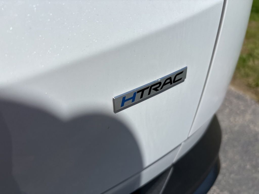 Certified Used 2025 White Hyundai SE image 13