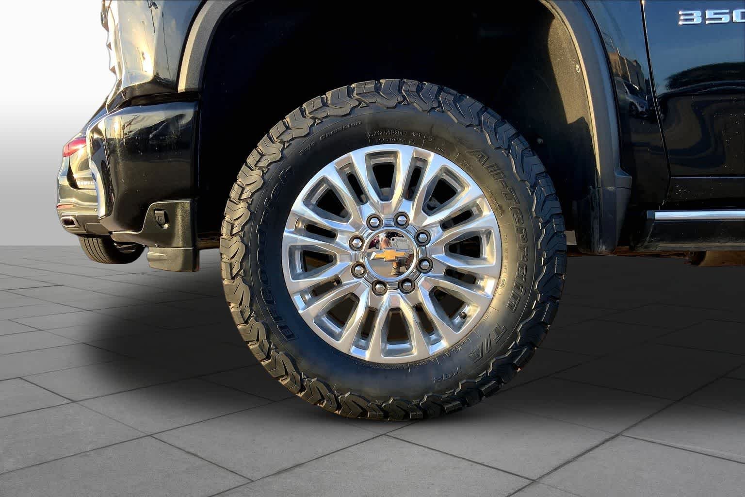 Used 2022 Black Chevrolet High Country image 11