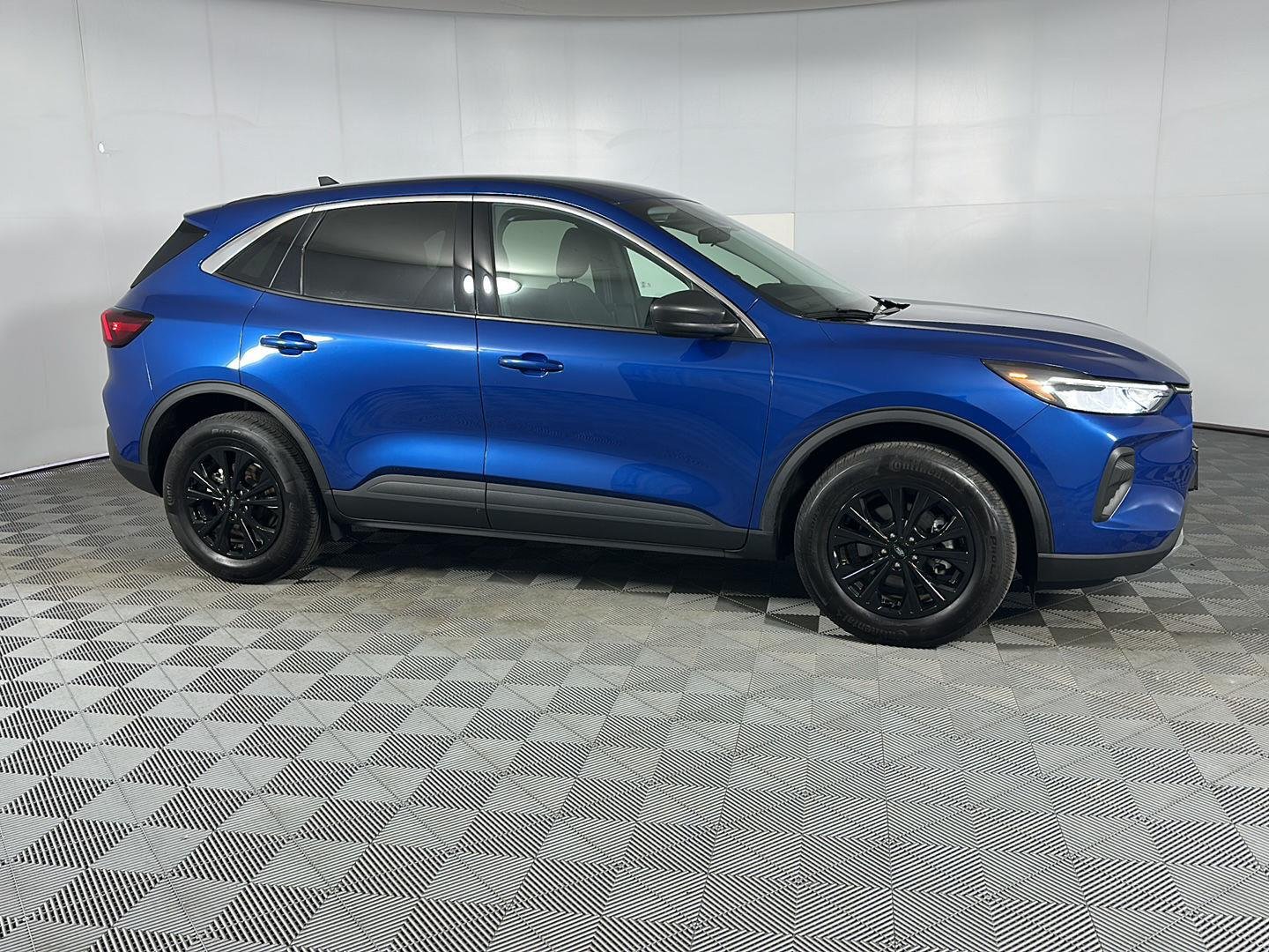 Used 2023 Atlas Blue Ford Active image 8