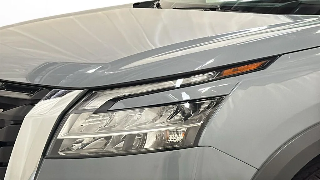 Used 2024 Gray Nissan Platinum image 18