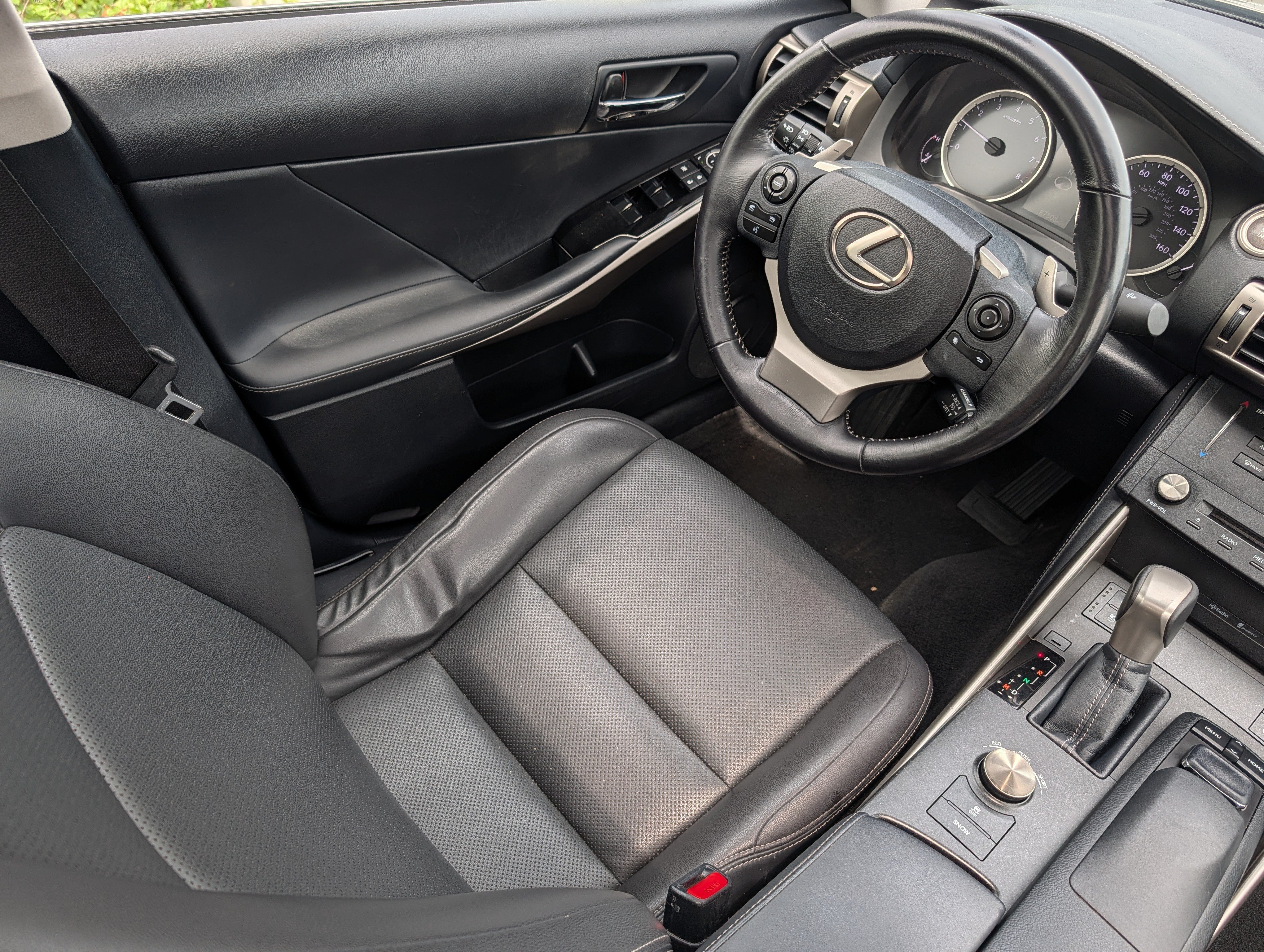 Used 2015 Atomic Silver Lexus  image 9