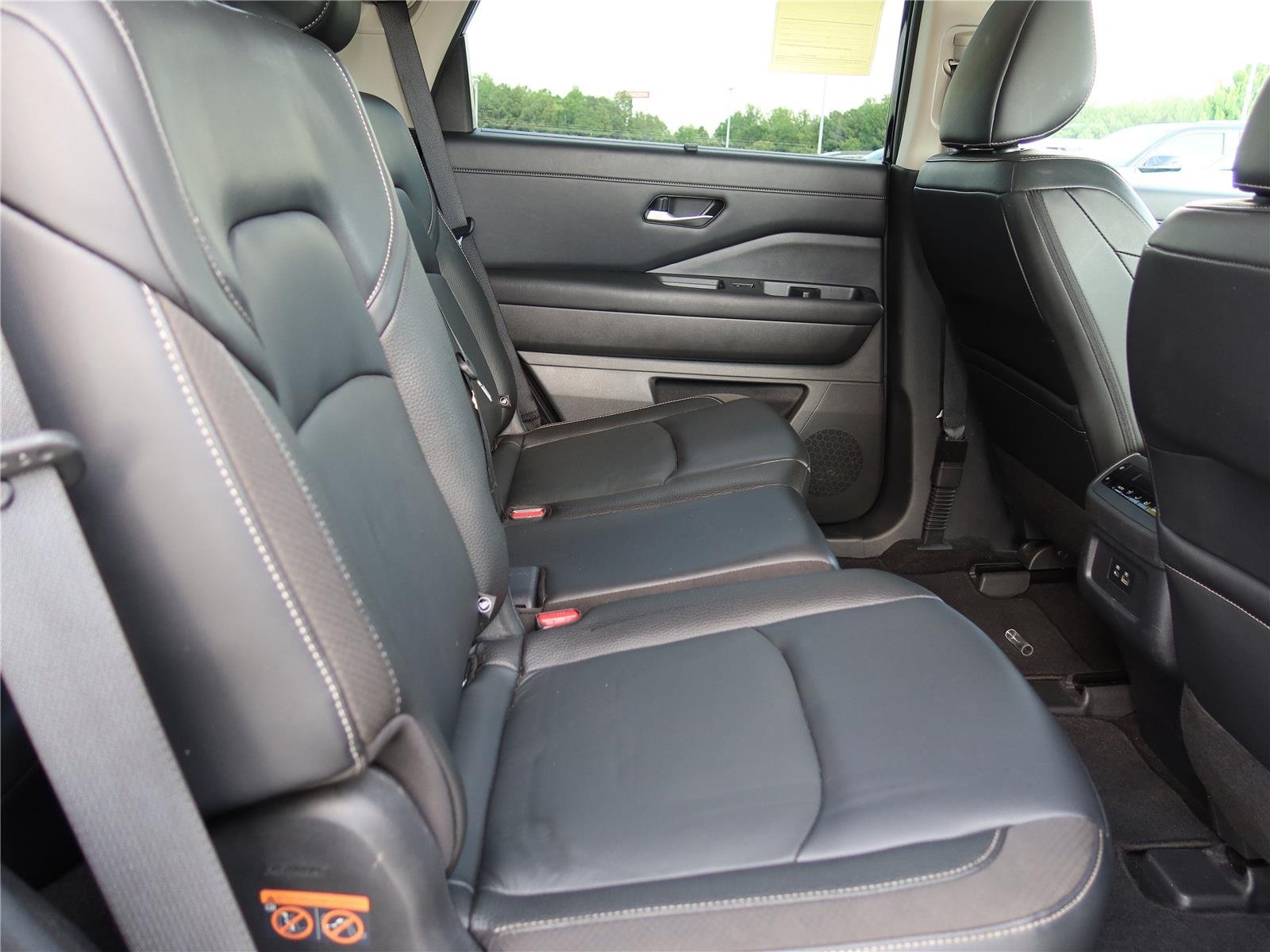 Used 2023 Super Black Nissan SL image 8