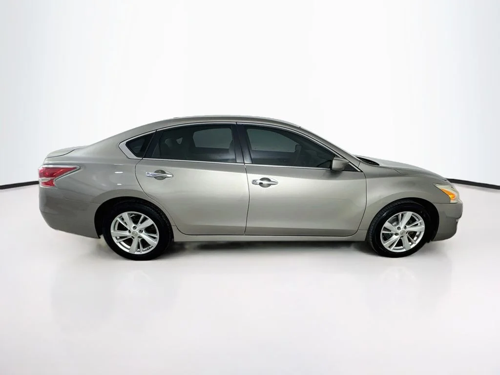 Used 2013 Beige Nissan 2.5 SV image 8