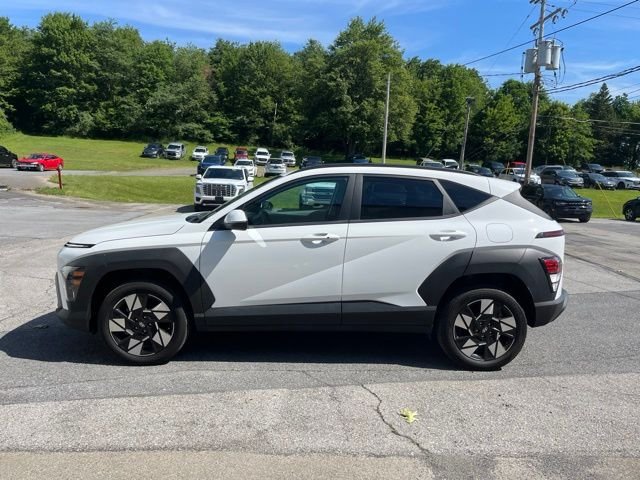 Used 2024 White Hyundai SEL image 9