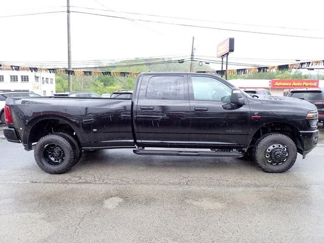 New 2026 Diamond Black Crystal Pearl-Coat Exterior Paint RAM Laramie image 8