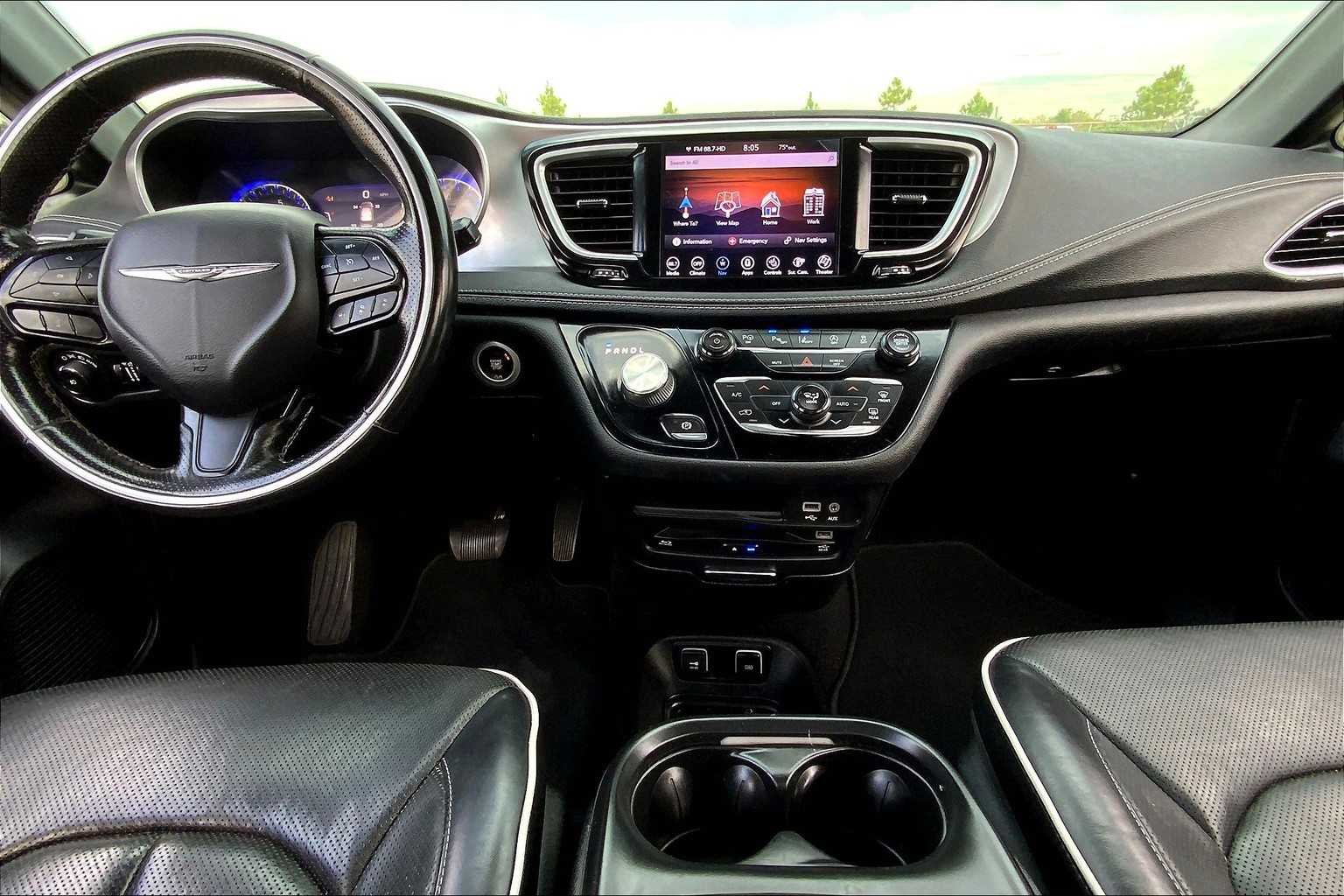 Used 2019 Billet Silver Metallic Clearcoat Chrysler Limited image 15