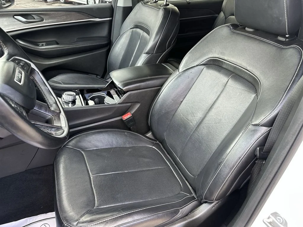 Used 2022 Bright White Clearcoat Jeep Limited image 13