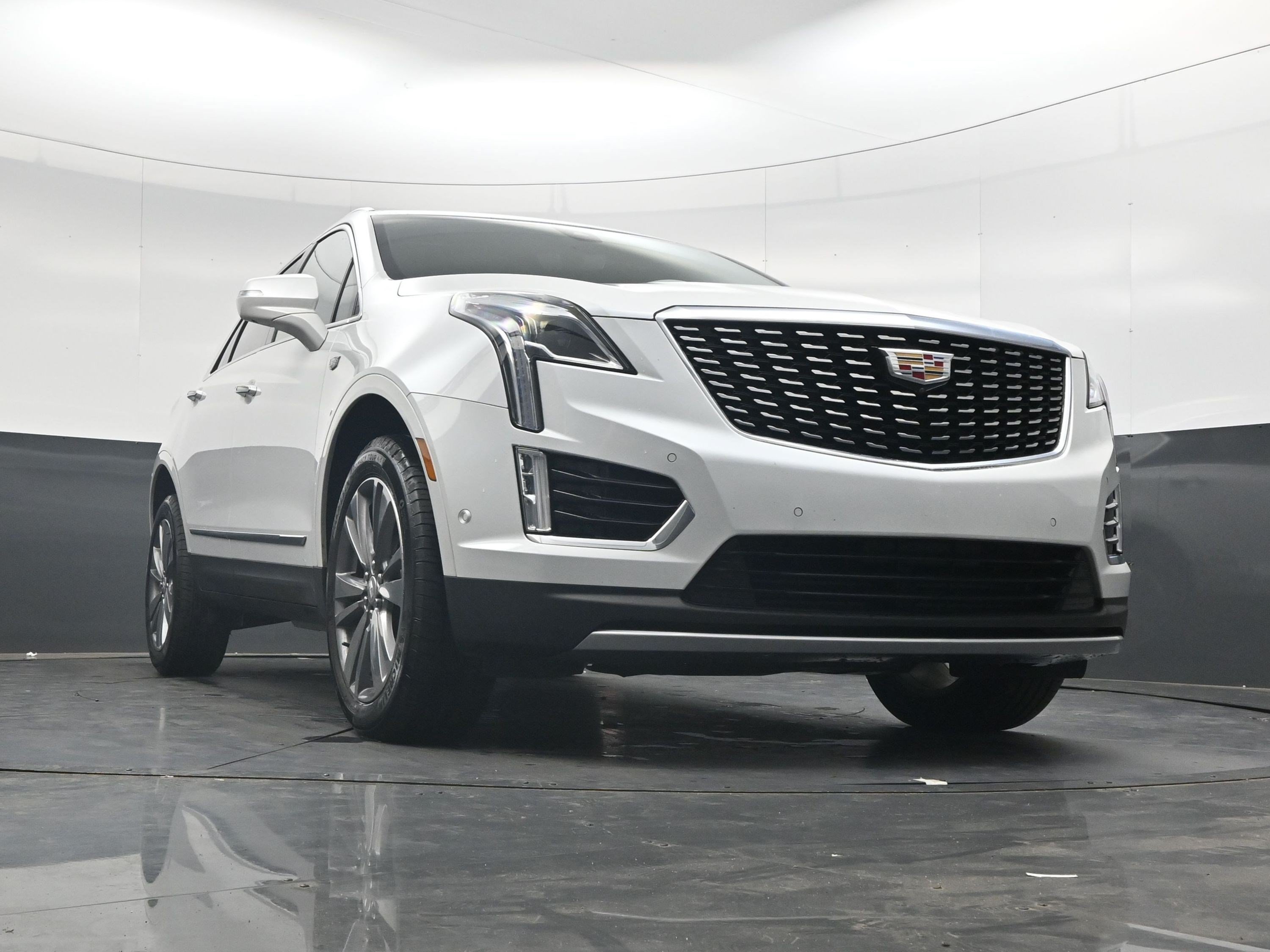 Used 2024 Crystal White Tricoat Cadillac FWD Premium Luxury image 24