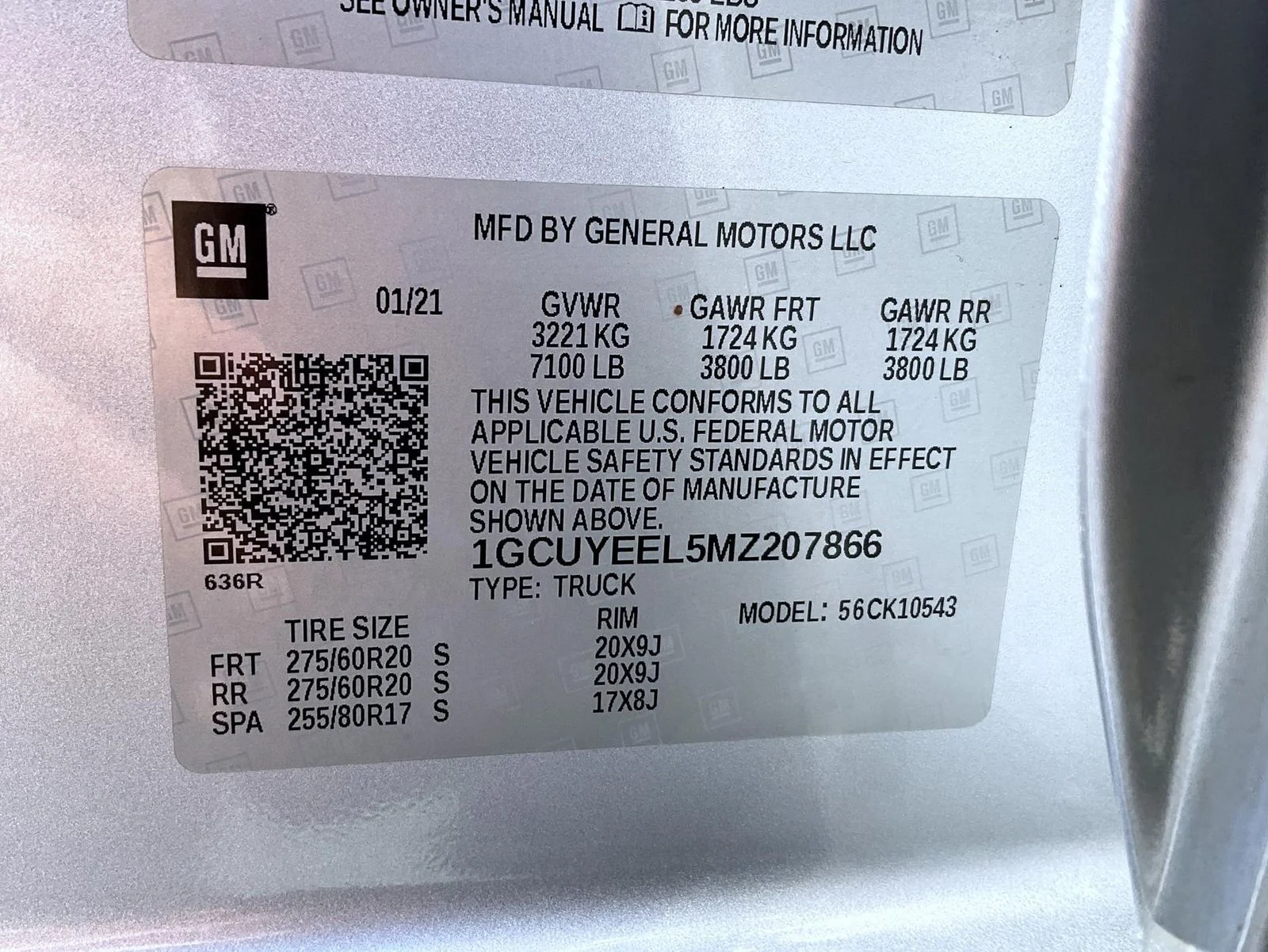 Used 2021 Silver Chevrolet RST image 26