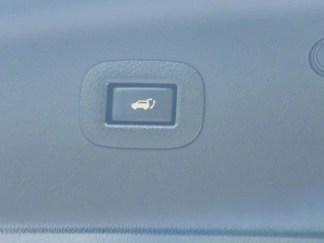 Used 2018 Silver Nissan SV image 9
