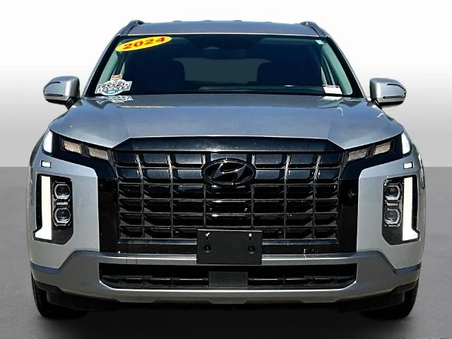 Used 2024 Silver Hyundai SEL image 2