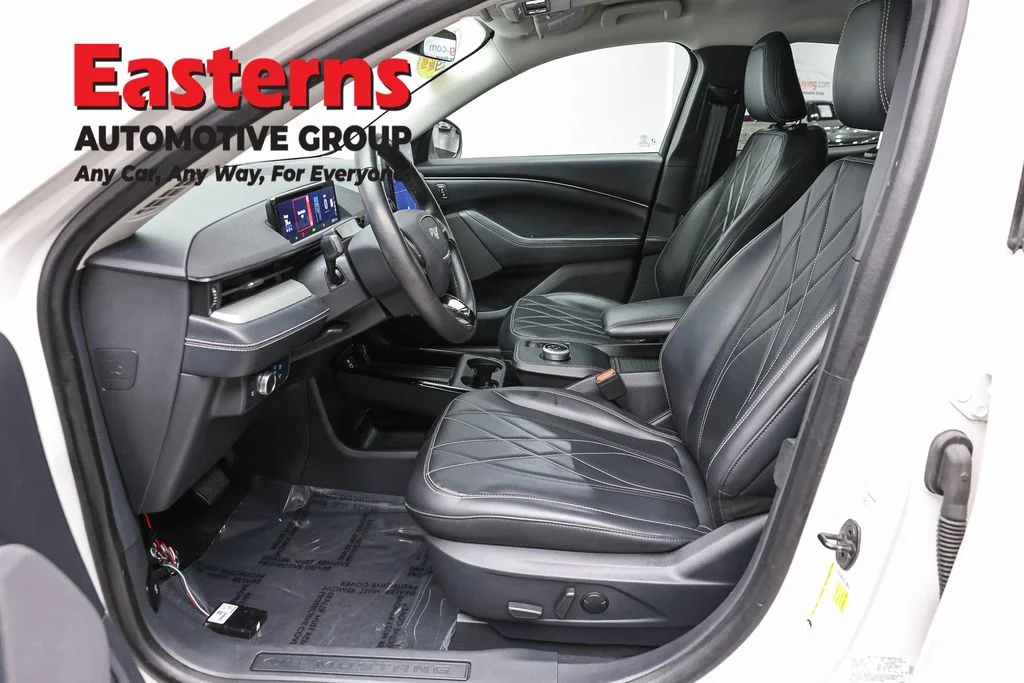 Used 2021 White Ford Select image 14
