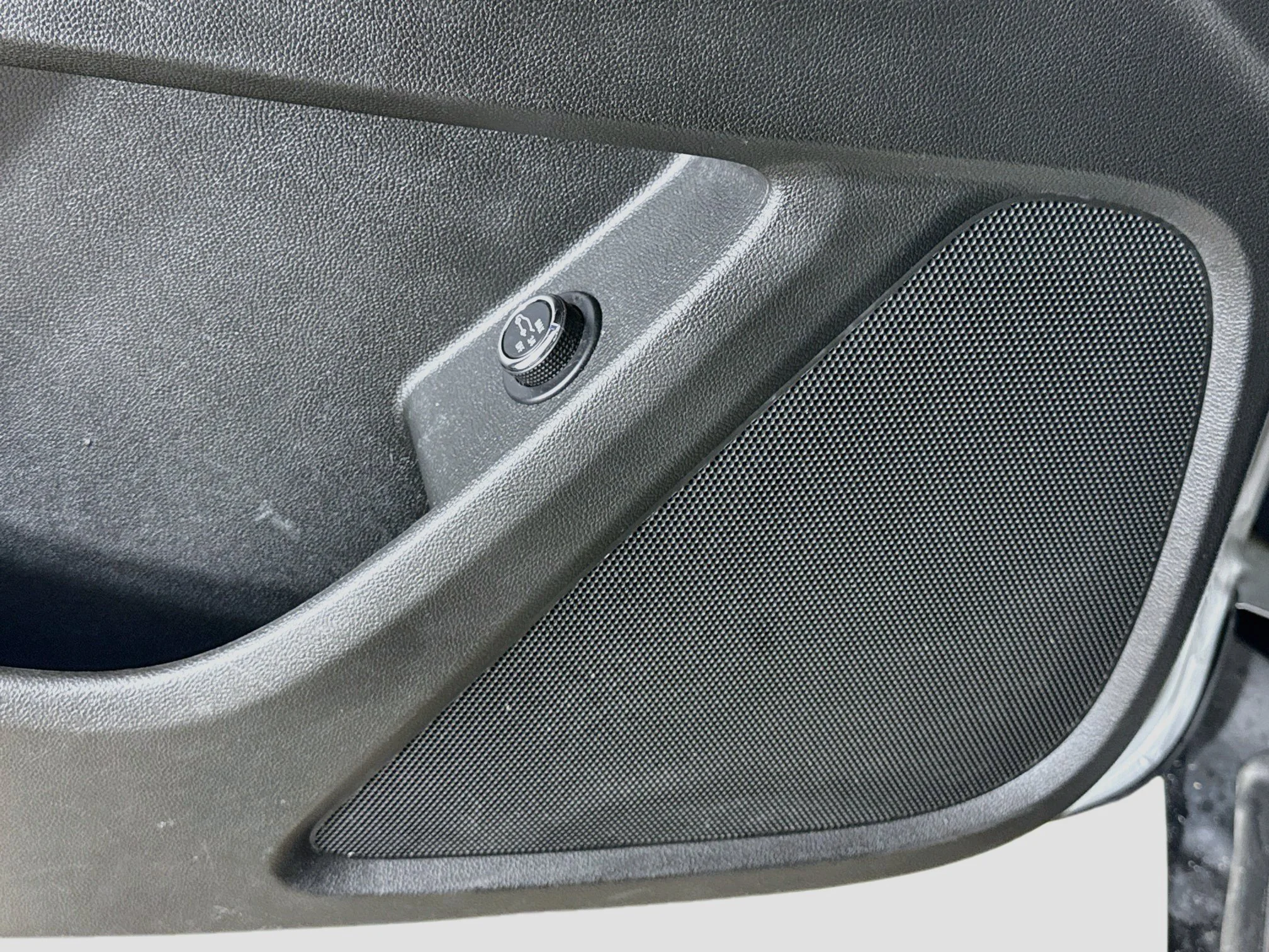 Used 2022 SILVER ICE METALLIC Chevrolet LT Cloth image 21