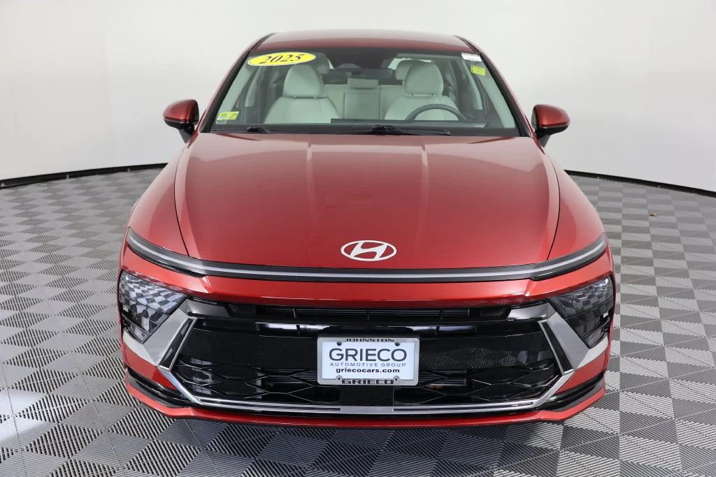 Used 2025 Red Hyundai SEL image 3