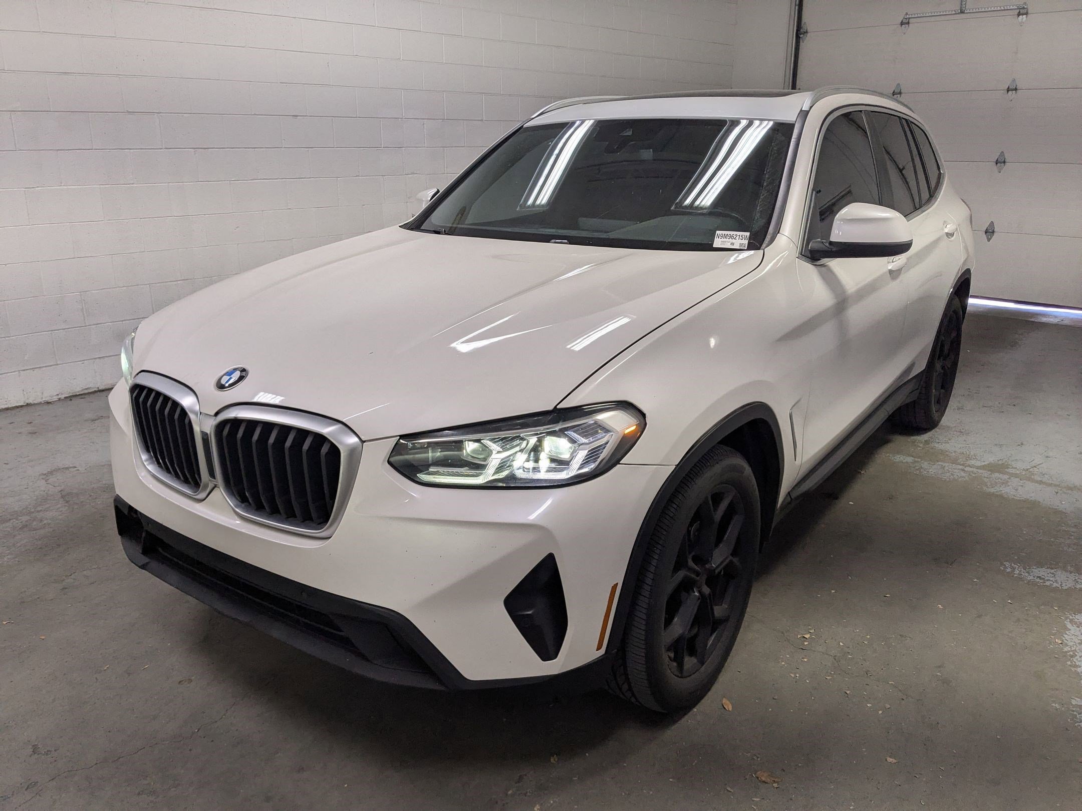 Used 2022 White Metallic BMW xDrive30i image 9