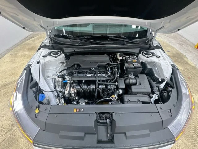 New 2026 Snow White Pearl Kia LXS image 18