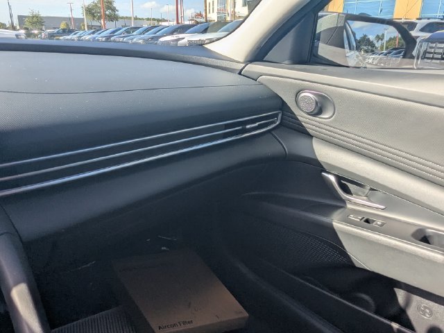Used 2025 Gray Hyundai SEL Convenience image 17