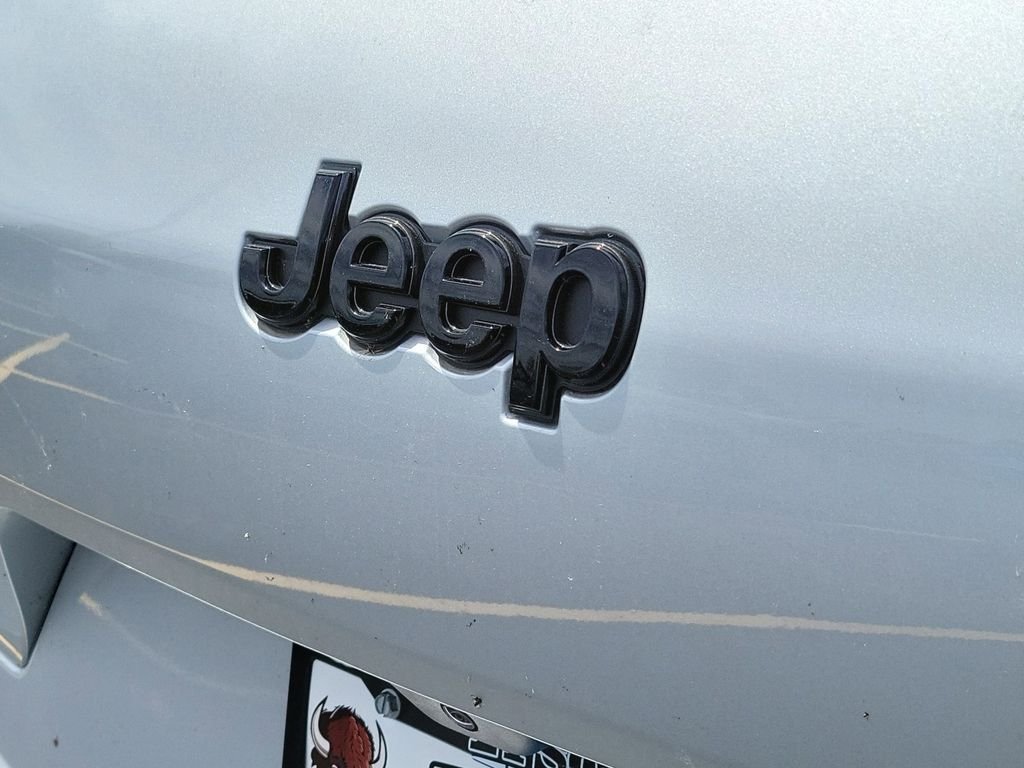 New 2026 Silver Zynith Exterior Paint Jeep Limited image 6