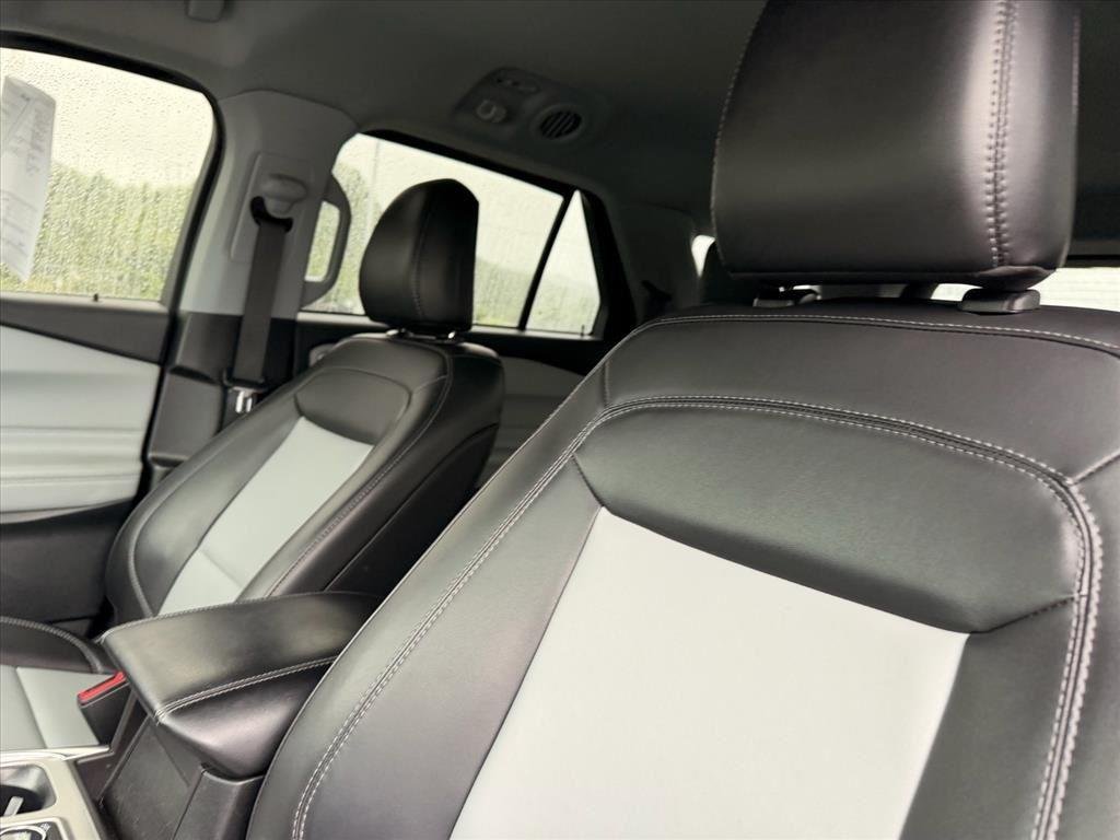 Used 2024 Stone Blue Ford XLT image 14