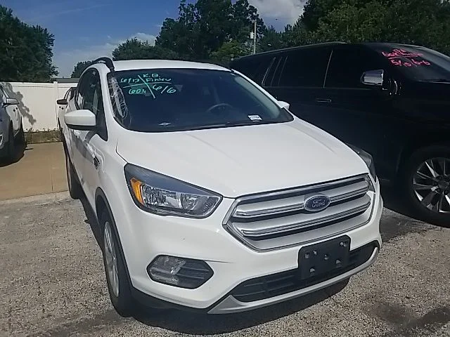Used 2018 White Ford SE image 5