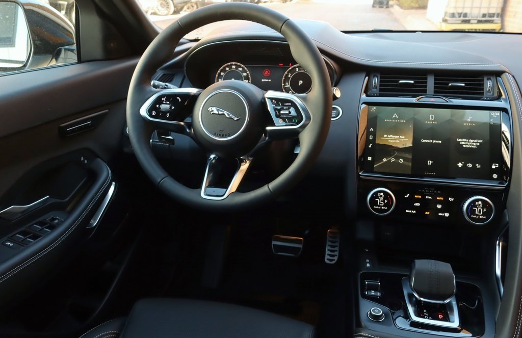 2024 JAGUAR E-PACE - Image 15