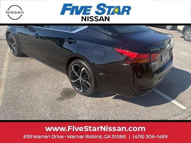 Used 2025 Black Nissan 2.5 SR image 17