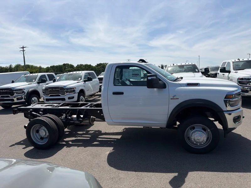 New 2026 Bright White Clear-Coat Exterior Paint RAM Tradesman image 2