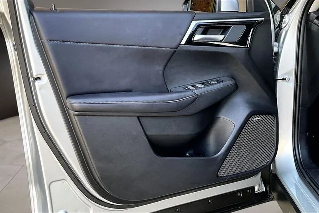 Used 2025 Gray Mitsubishi SE image 19
