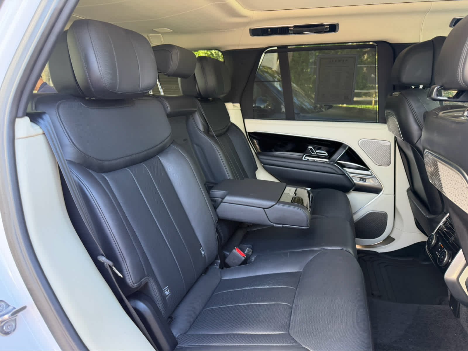 Certified Used 2024 Ostuni Pearl White Metallic Land Rover Autobiography image 16