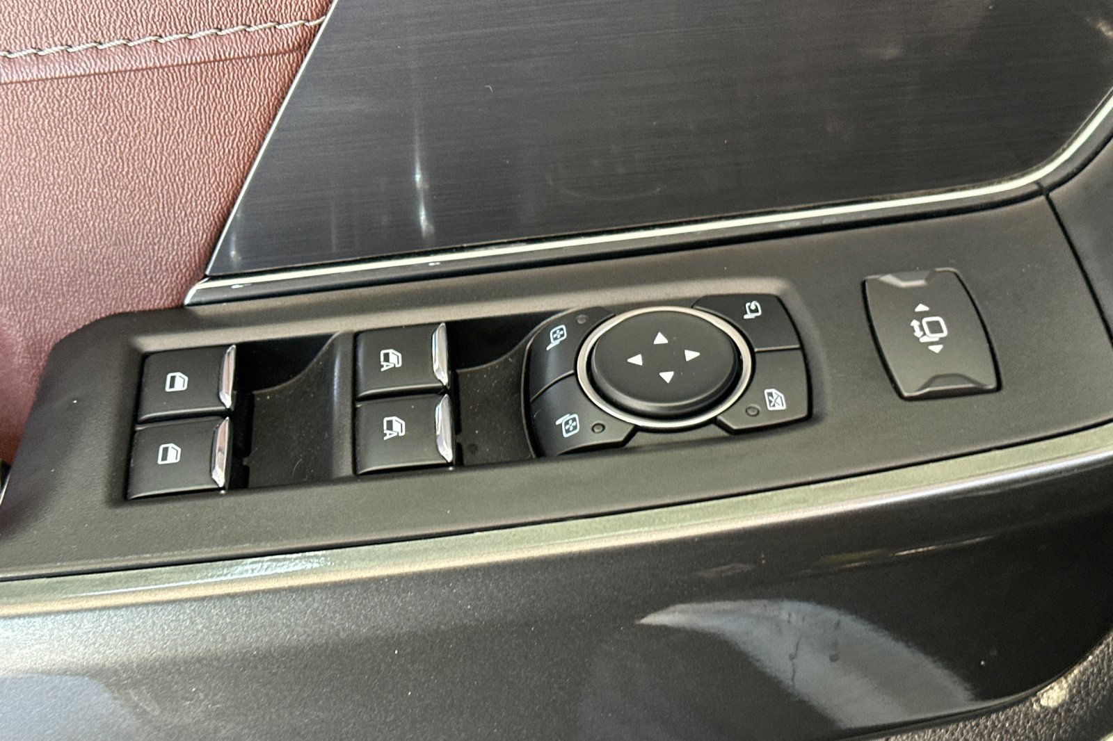 Used 2023 White Ford Lariat image 11