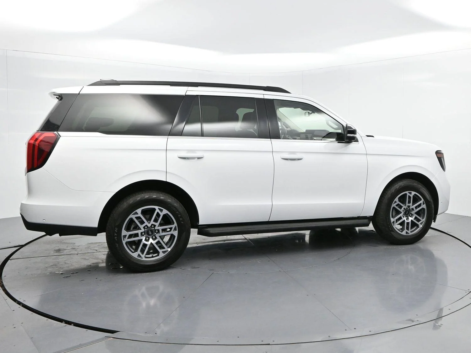 Used 2025 White Ford Active image 8