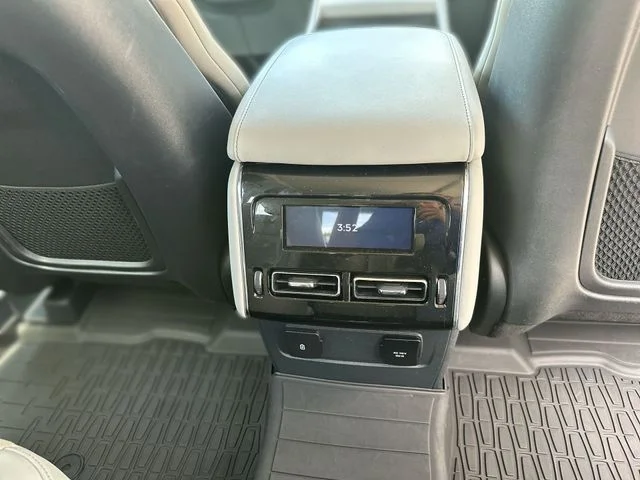 Used 2025 White Lincoln Reserve image 25
