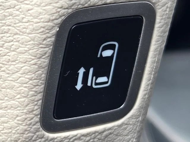 Used 2023 Black Chrysler Touring L image 15