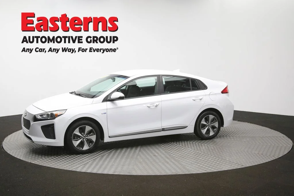 Used 2019 White Hyundai Base image 58