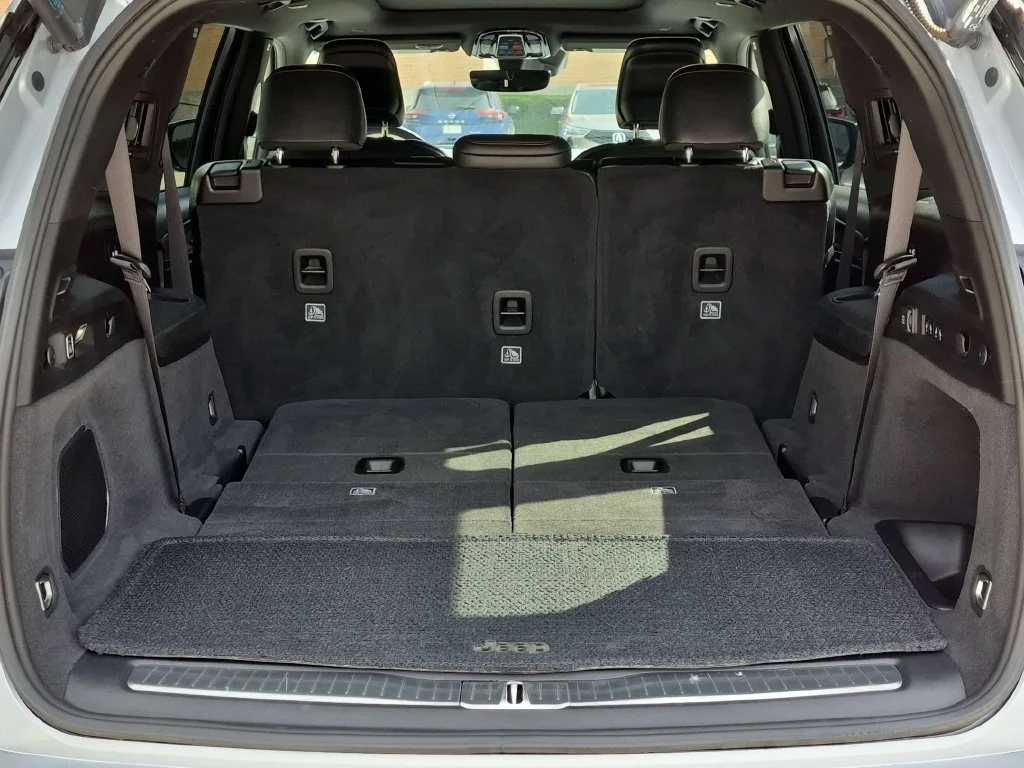 Used 2024 Silver Jeep Summit image 6