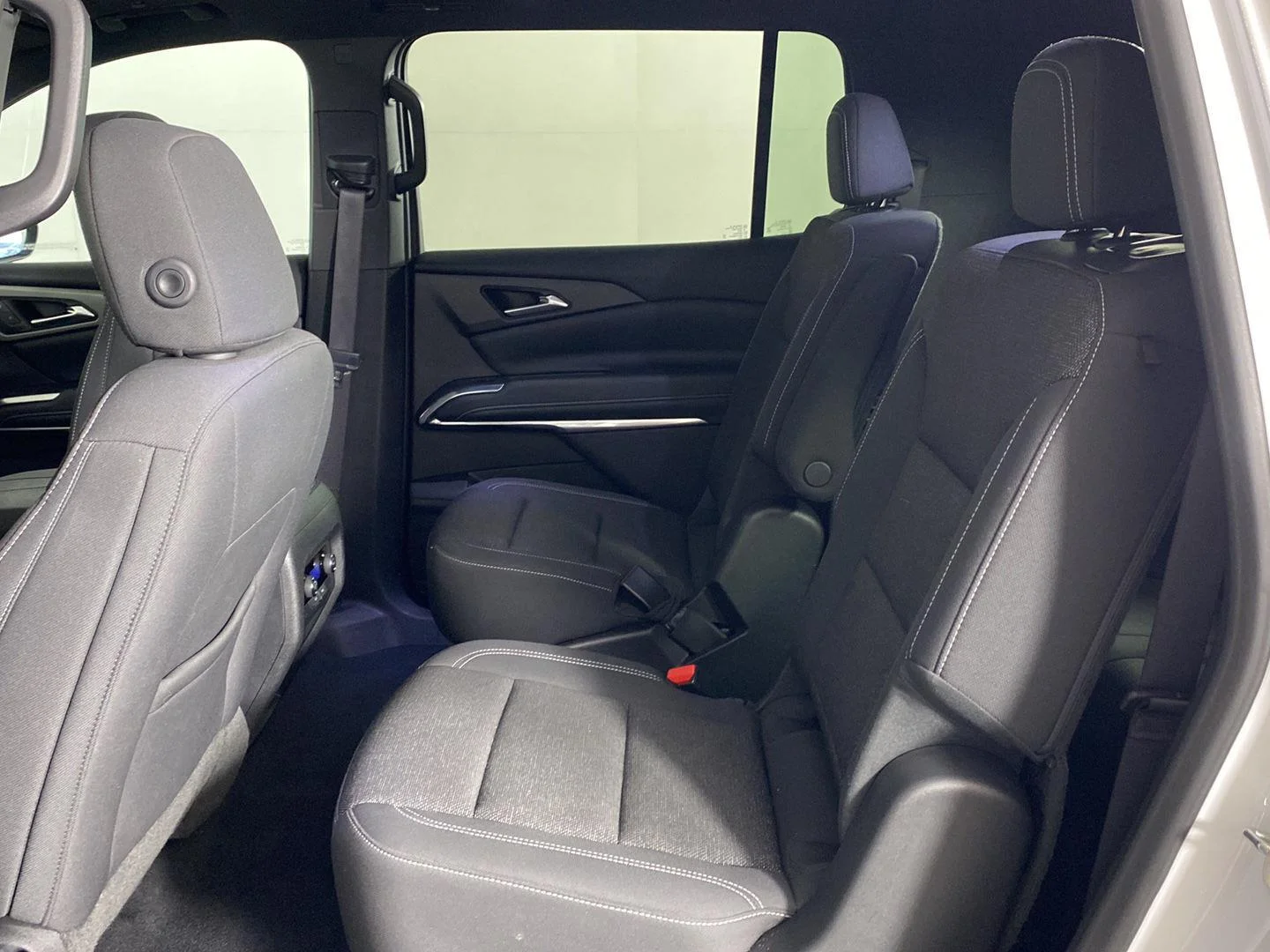 Used 2025 Summit White Chevrolet LT image 27